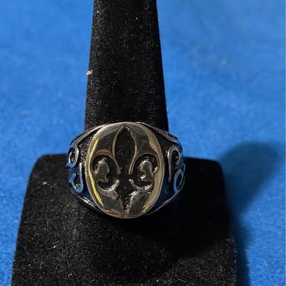 Fleur-de-lis Signet Ring