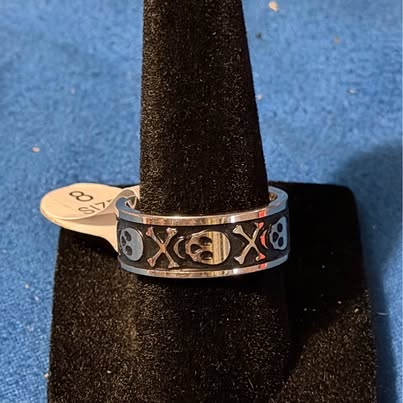 Skull and Crossbones Band Ring Size 8
