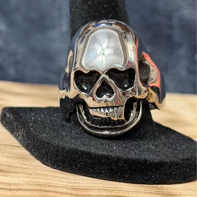 Skull with Heart Eyes Ring Size 13
