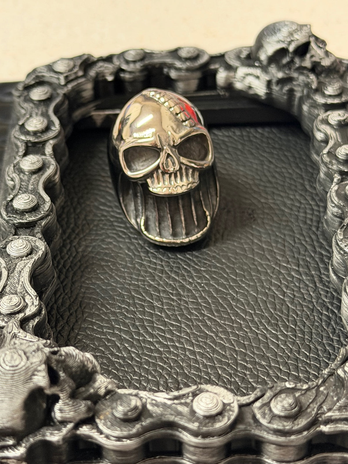 Ribbed Jaw Skull Ring Size 10